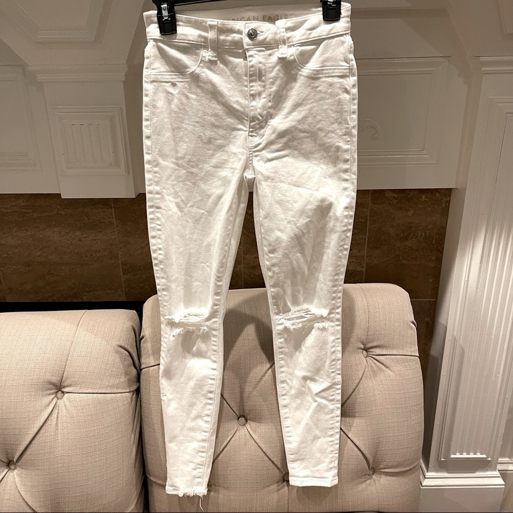 R: American Eagle Super Stretch White Jeggings 2 Short